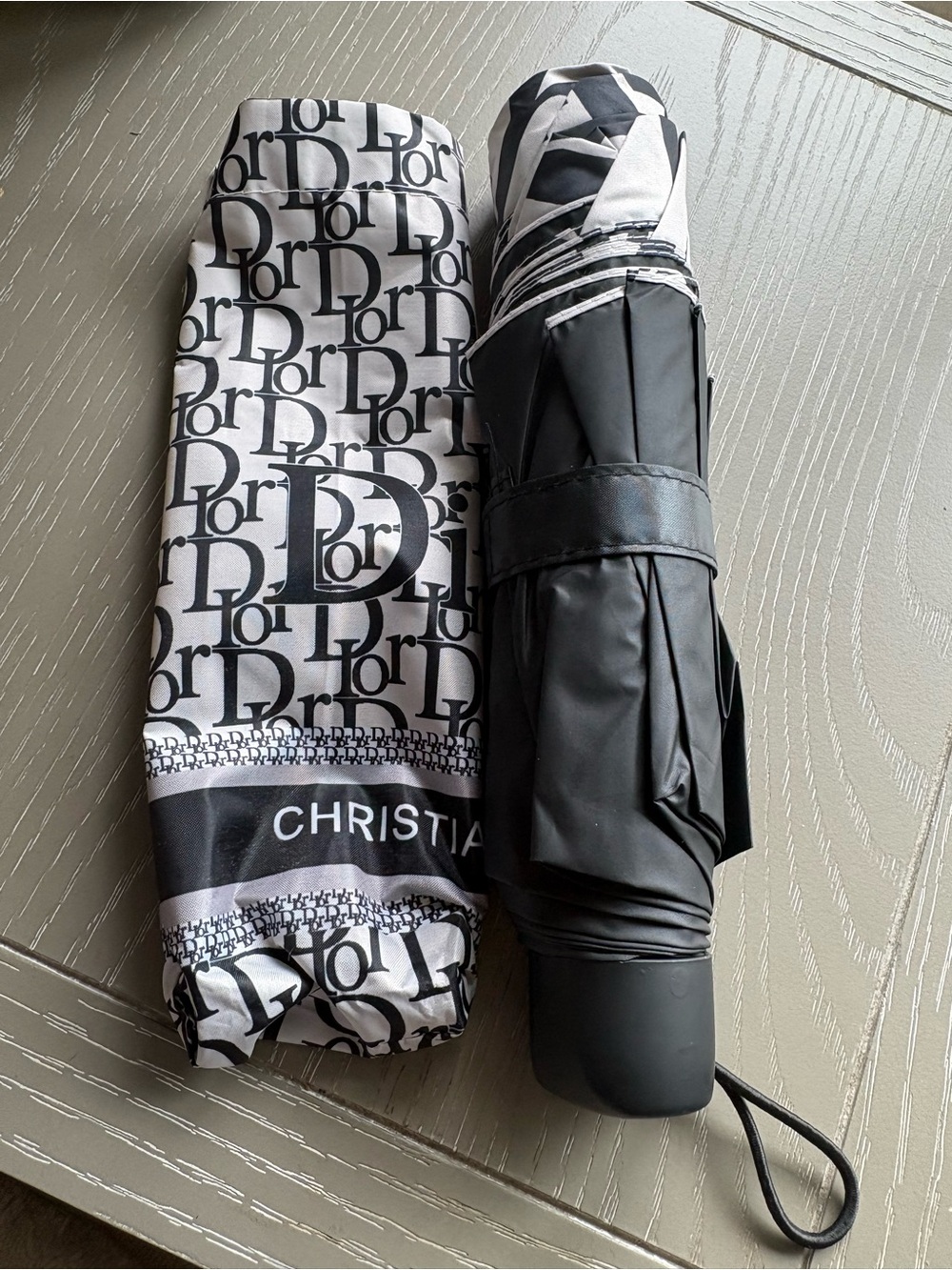 FASHION Black and White Foldable Umbrella